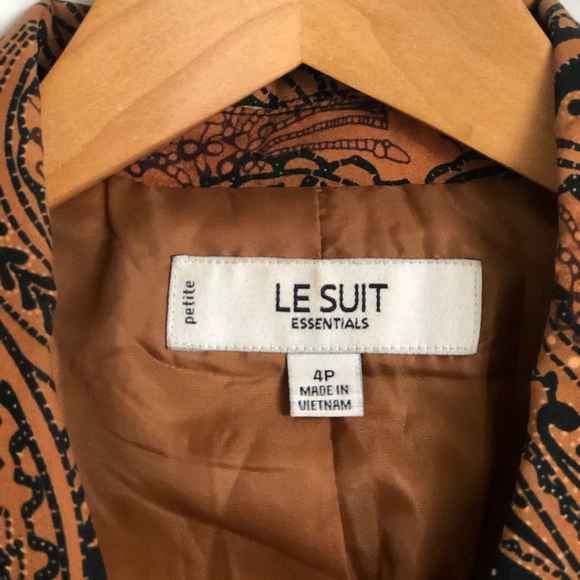 Ladies Separates Paisley Print Blazer. - Picture 2 of 5